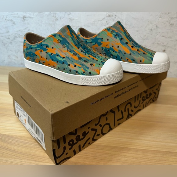 Native Shoes Other - Native Shoes Kids Sneakers - Green&Orange Camo Jefferson Sugarlight Sz 13 NIB